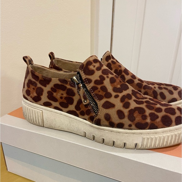 LAST CALL🎉🎉 SOUL by Naturalizer cheetah print. Size 8.5 - Picture 2 of 5